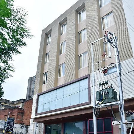 Hotel Yatharth Inn バラナシ エクステリア 写真