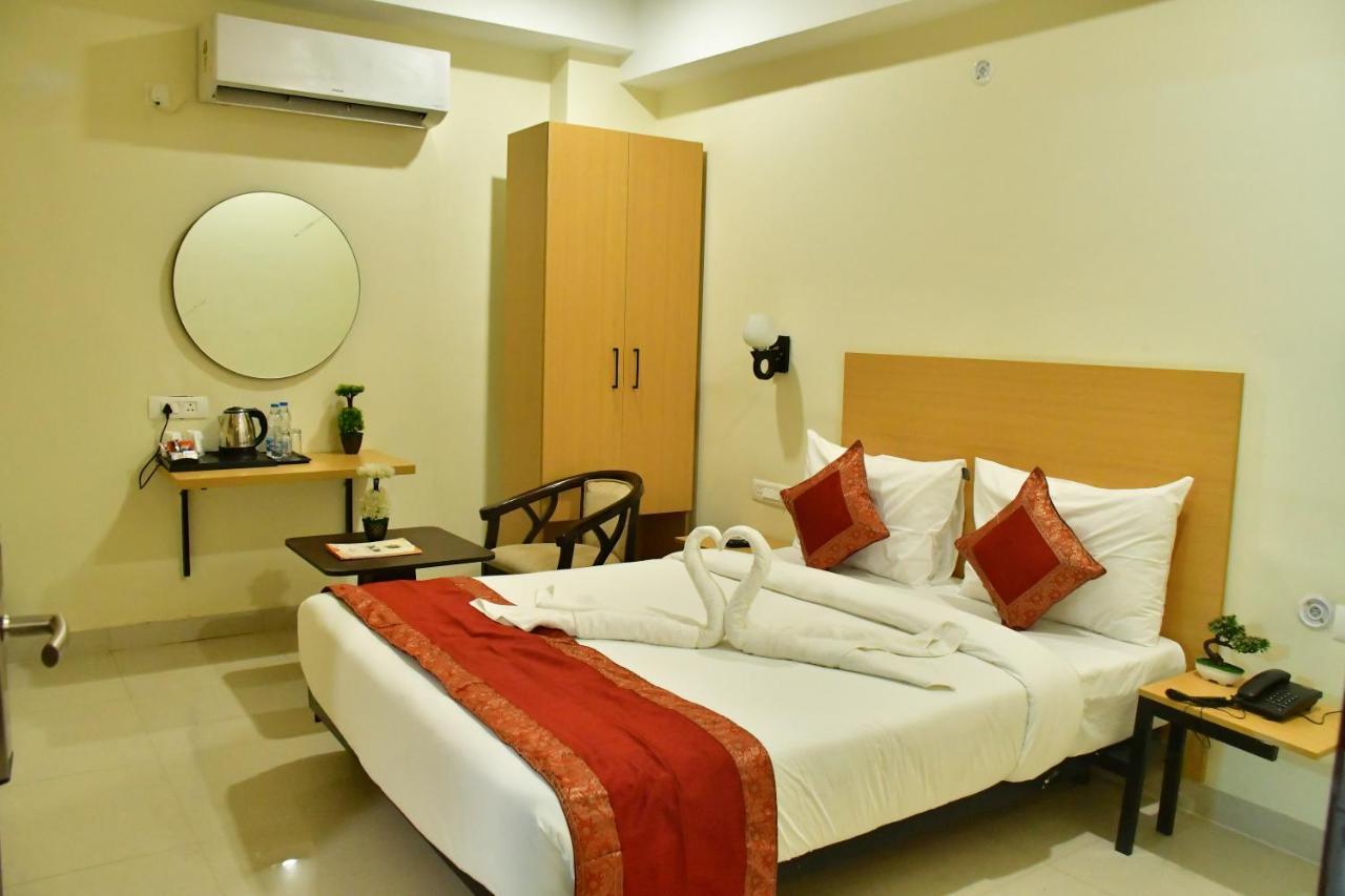 Hotel Yatharth Inn バラナシ エクステリア 写真