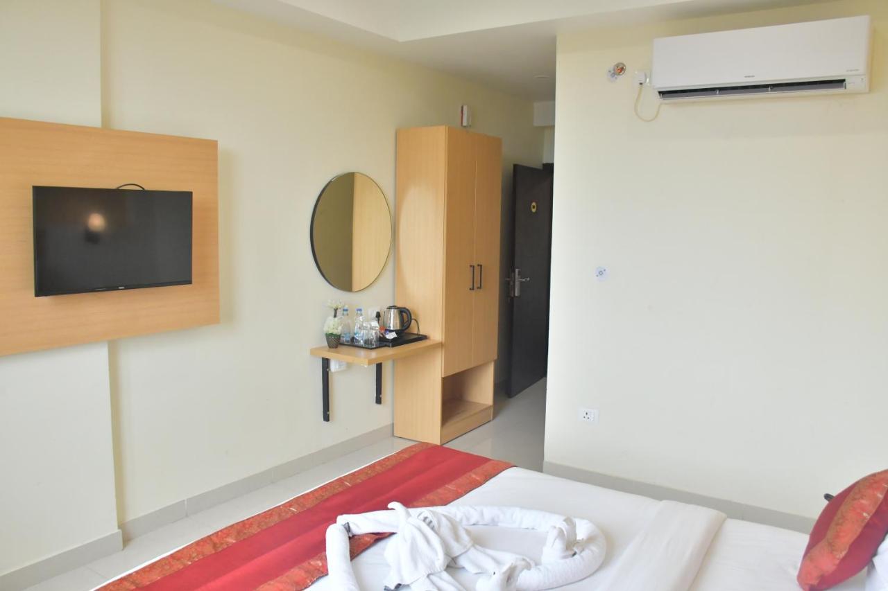 Hotel Yatharth Inn バラナシ エクステリア 写真