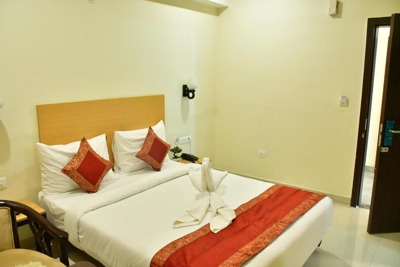 Hotel Yatharth Inn バラナシ エクステリア 写真