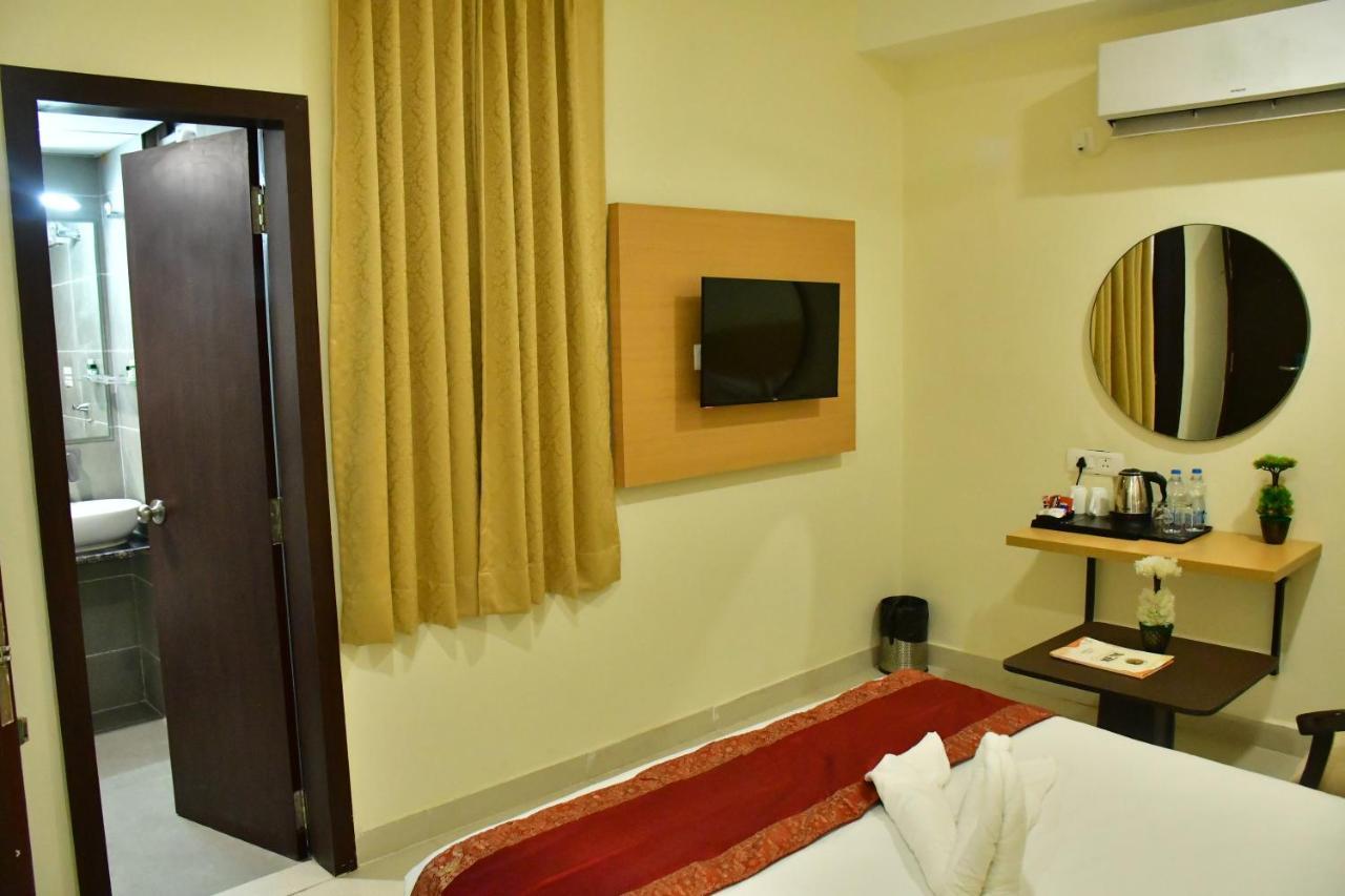 Hotel Yatharth Inn バラナシ エクステリア 写真