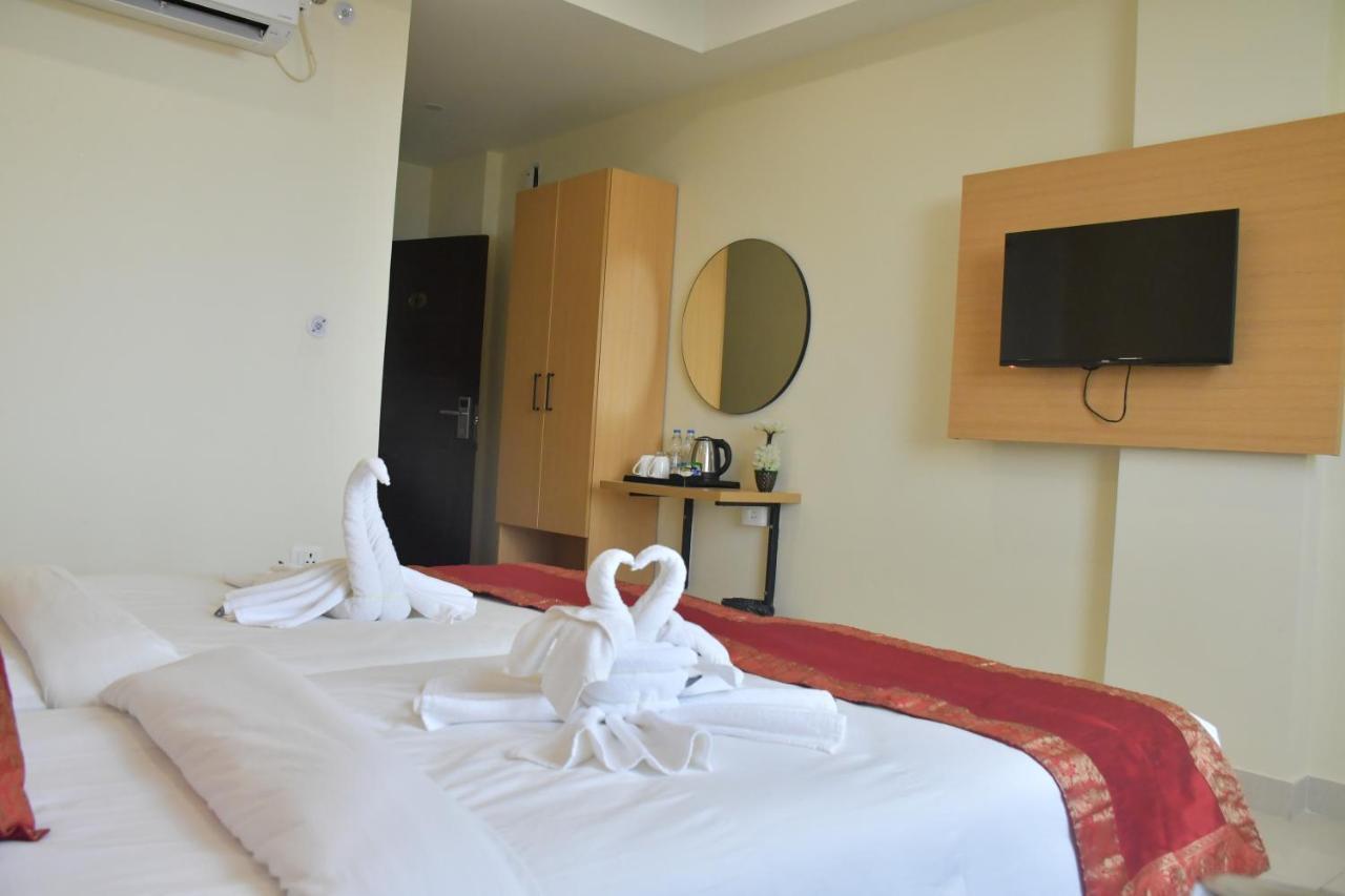 Hotel Yatharth Inn バラナシ エクステリア 写真