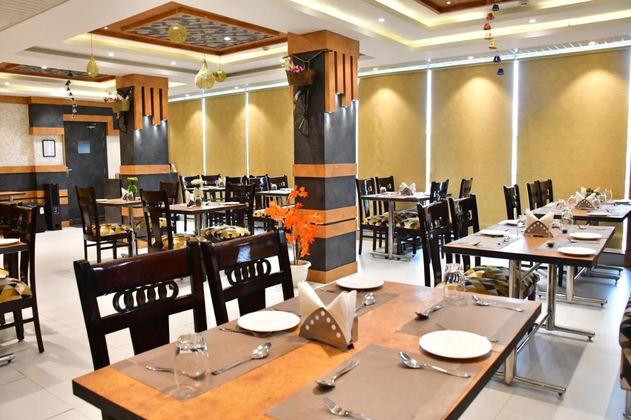 Hotel Yatharth Inn バラナシ エクステリア 写真