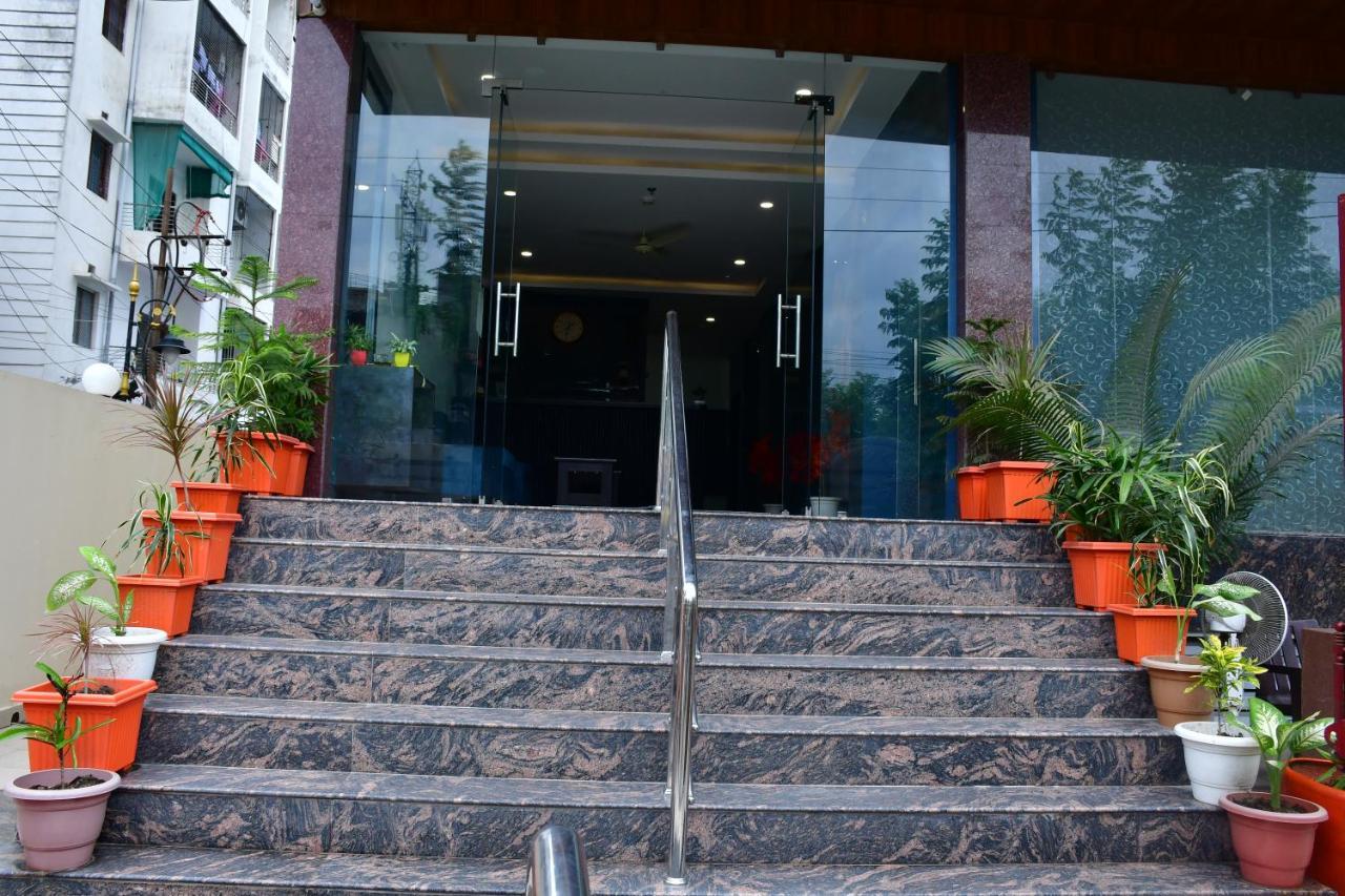 Hotel Yatharth Inn バラナシ エクステリア 写真