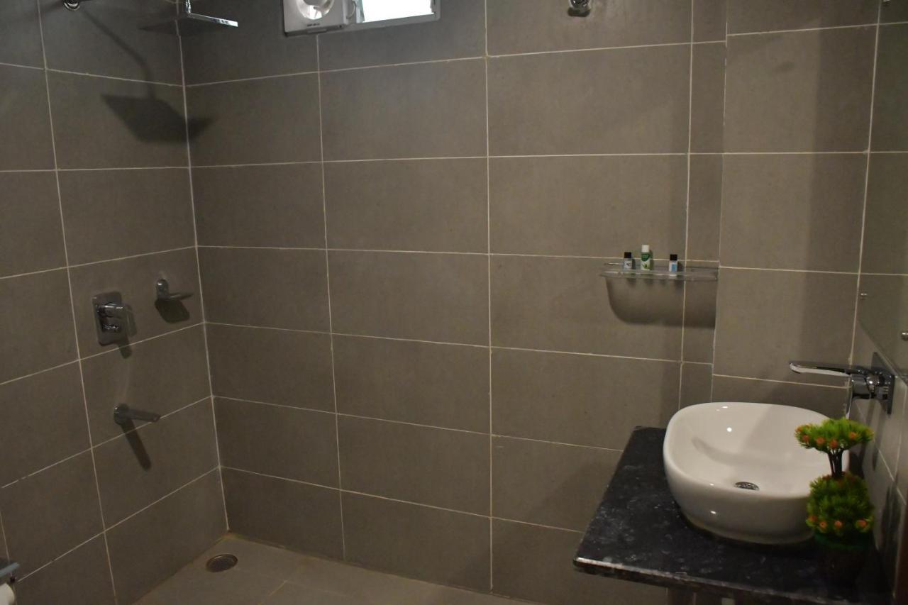 Hotel Yatharth Inn バラナシ エクステリア 写真