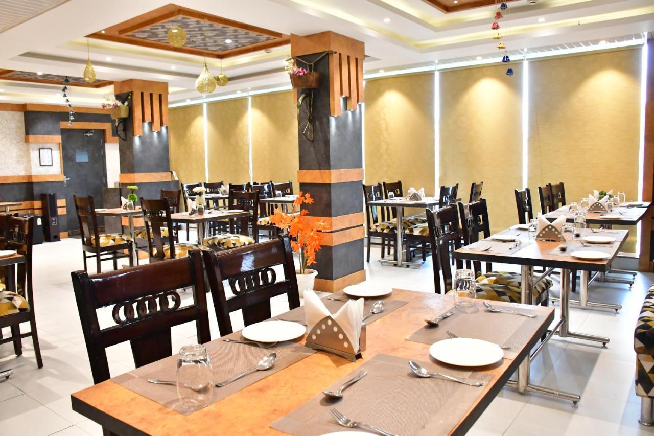 Hotel Yatharth Inn バラナシ エクステリア 写真