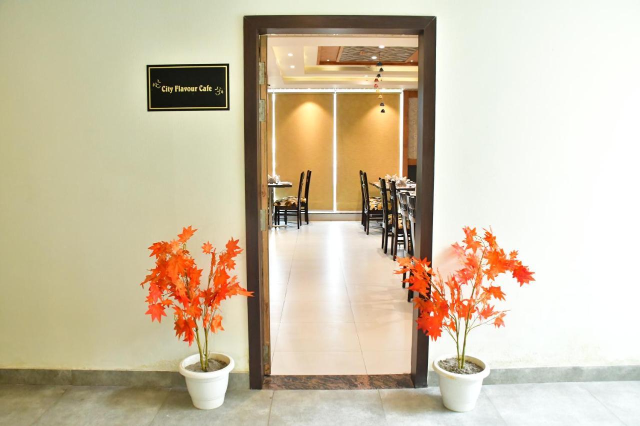 Hotel Yatharth Inn バラナシ エクステリア 写真