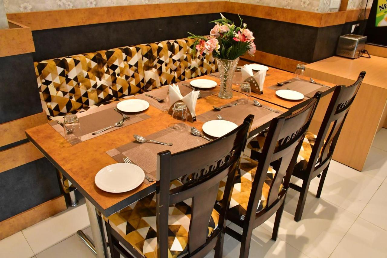 Hotel Yatharth Inn バラナシ エクステリア 写真