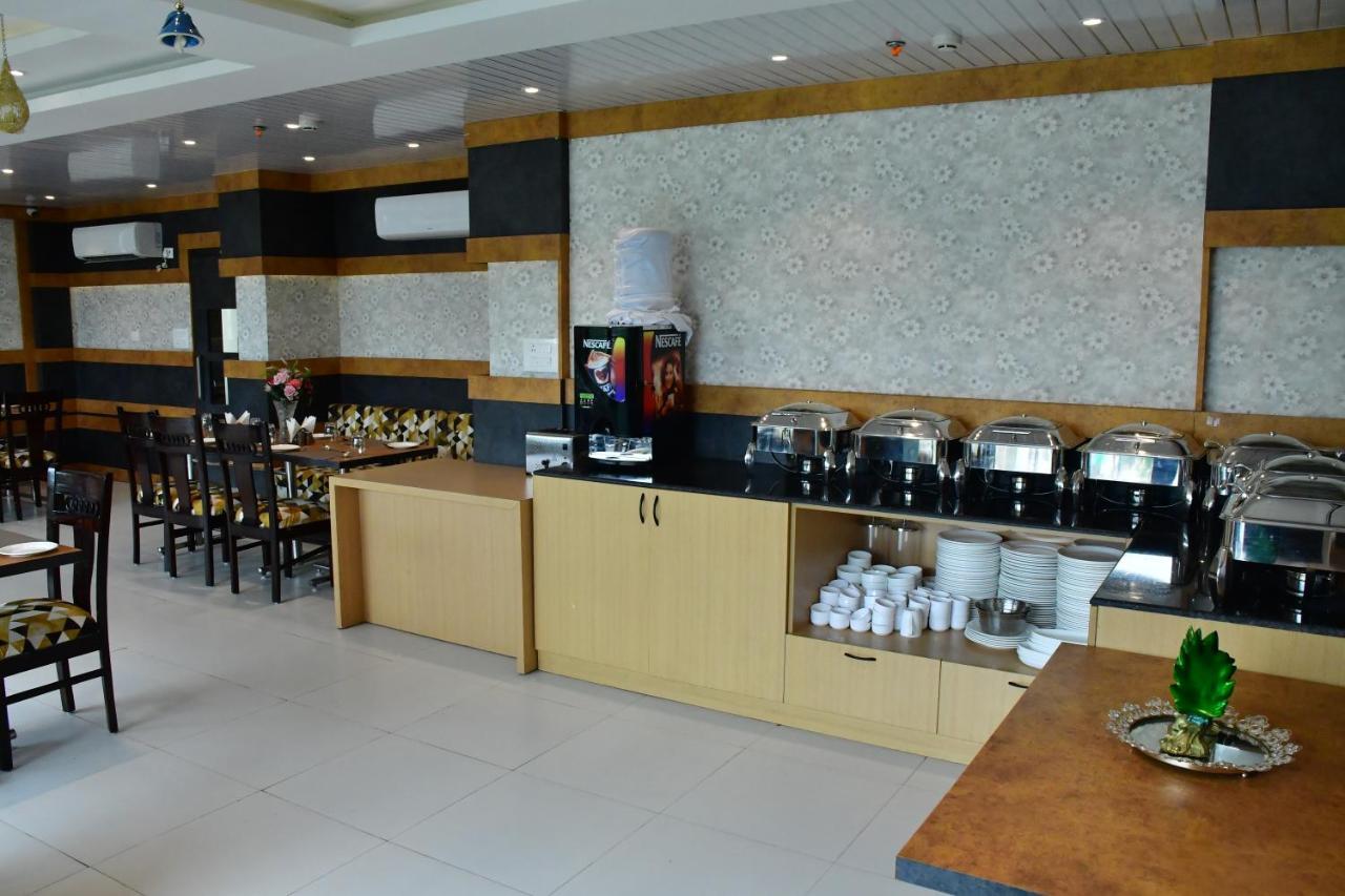 Hotel Yatharth Inn バラナシ エクステリア 写真
