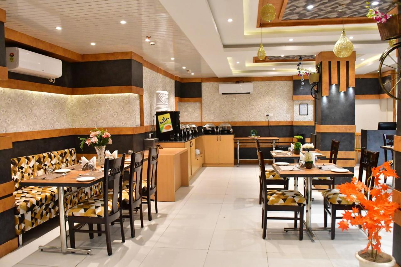 Hotel Yatharth Inn バラナシ エクステリア 写真