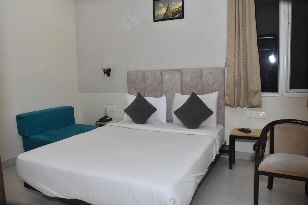 Hotel Yatharth Inn バラナシ エクステリア 写真
