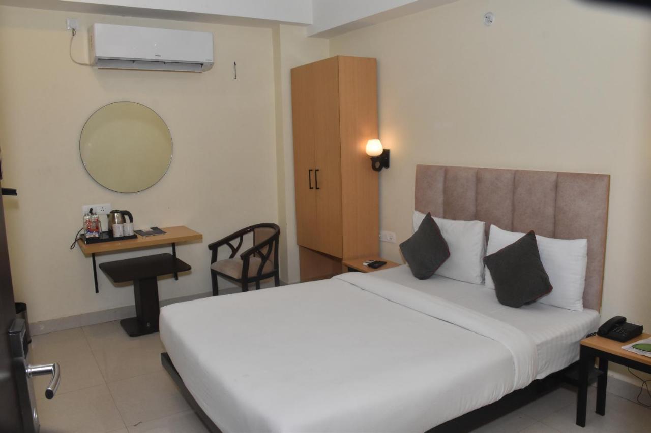 Hotel Yatharth Inn バラナシ エクステリア 写真